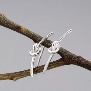 3/$30 🤍 Silver Knot Twist Earrings
